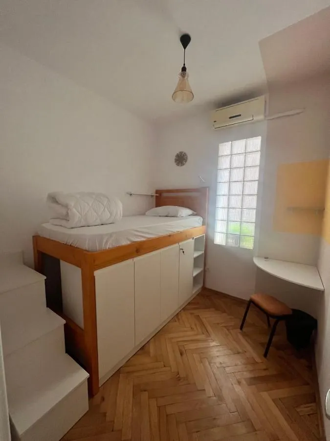 Trip'N'Hostel Chill Zone Tirana 0*,